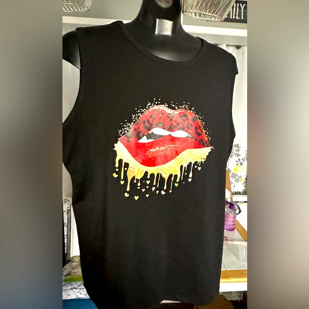 Ladies sleeveless top .